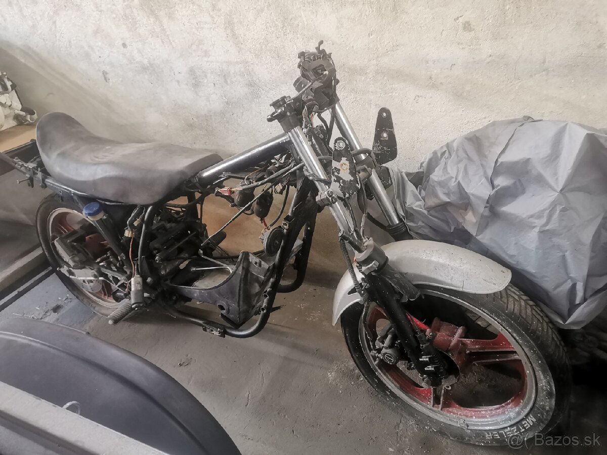 Kawasaki GPZ 550 - 9