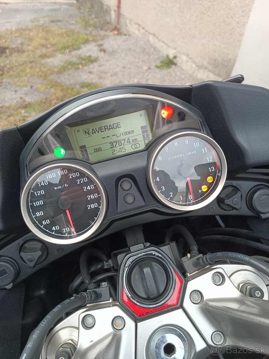 Kawasaki GTR 1400 - 9