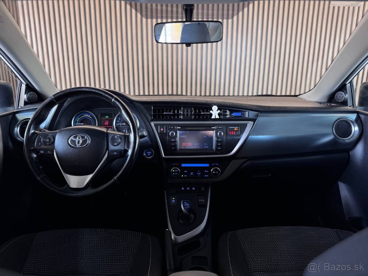 Toyota Auris 1.8 Hybrid A/T 2014 - 9