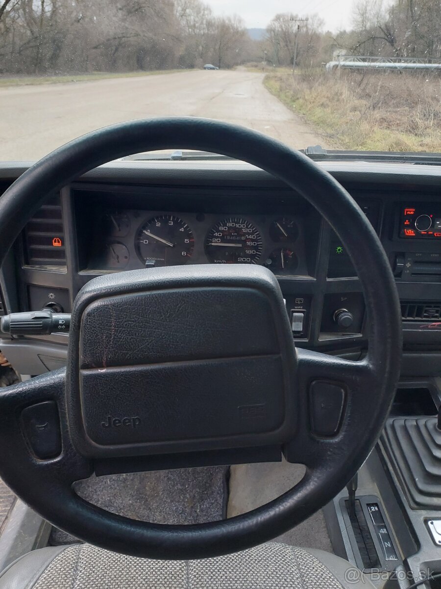 Predám Jeep Cherokee 2.5D 4x4 - 9