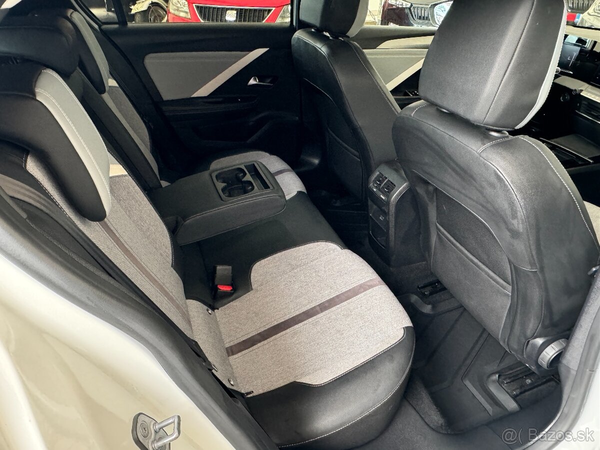 Opel Astra 1.2 Turbo A/T - 9