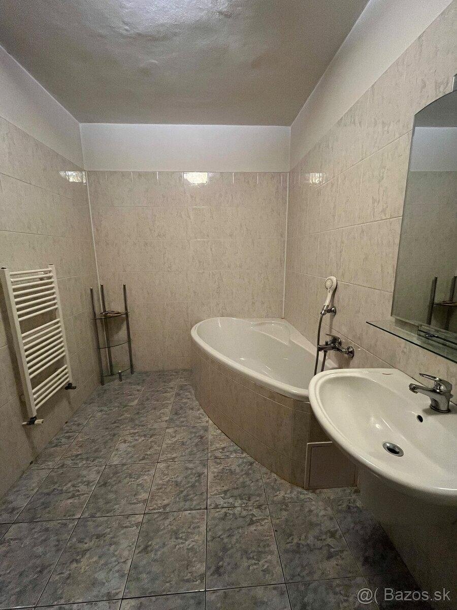 Prenájom 4-izbovy byt - 9