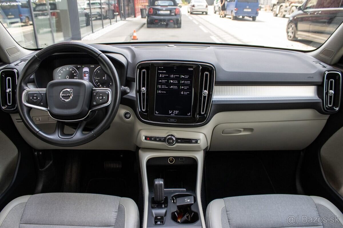 Volvo XC40 Momentum 4x4 / DPH - 9
