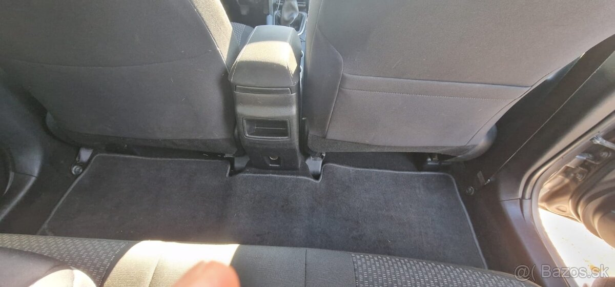 Toyota Corolla 1.4 Diesel, Zlata 2015+navigacia+2x komplety - 9