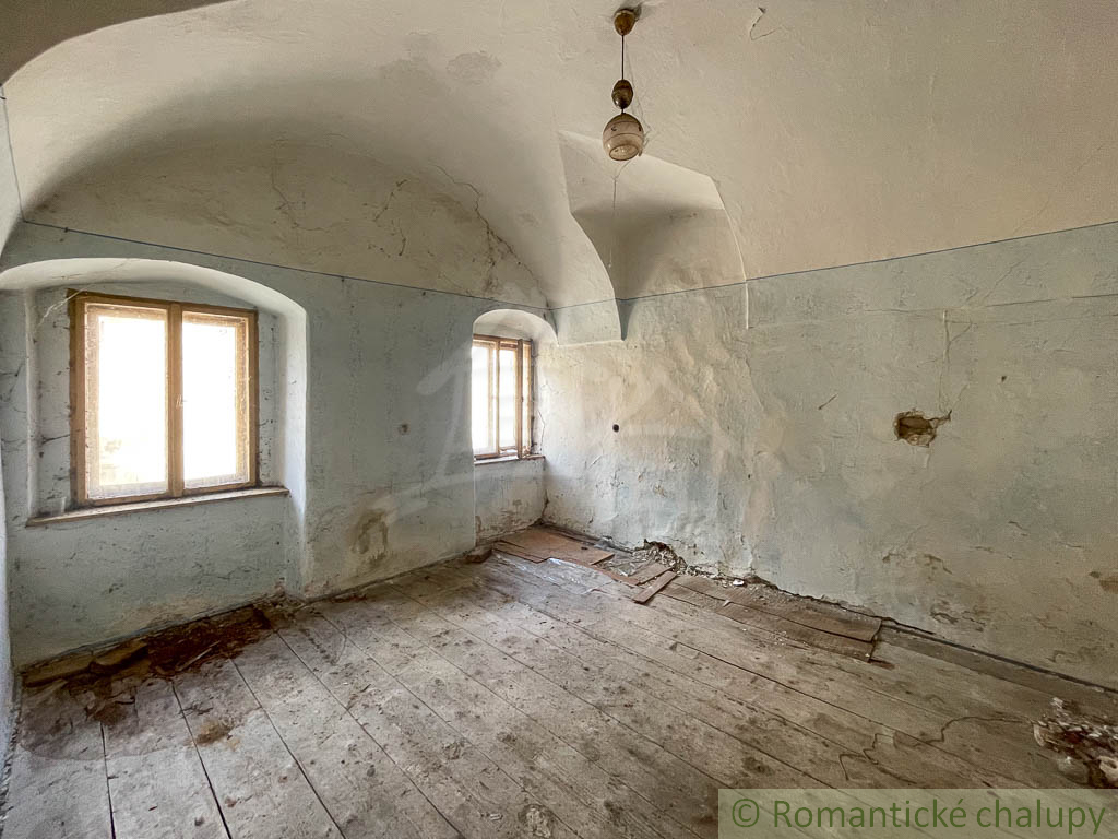 Historický meštiansky dom v centre Kremnice – investičná p - 9