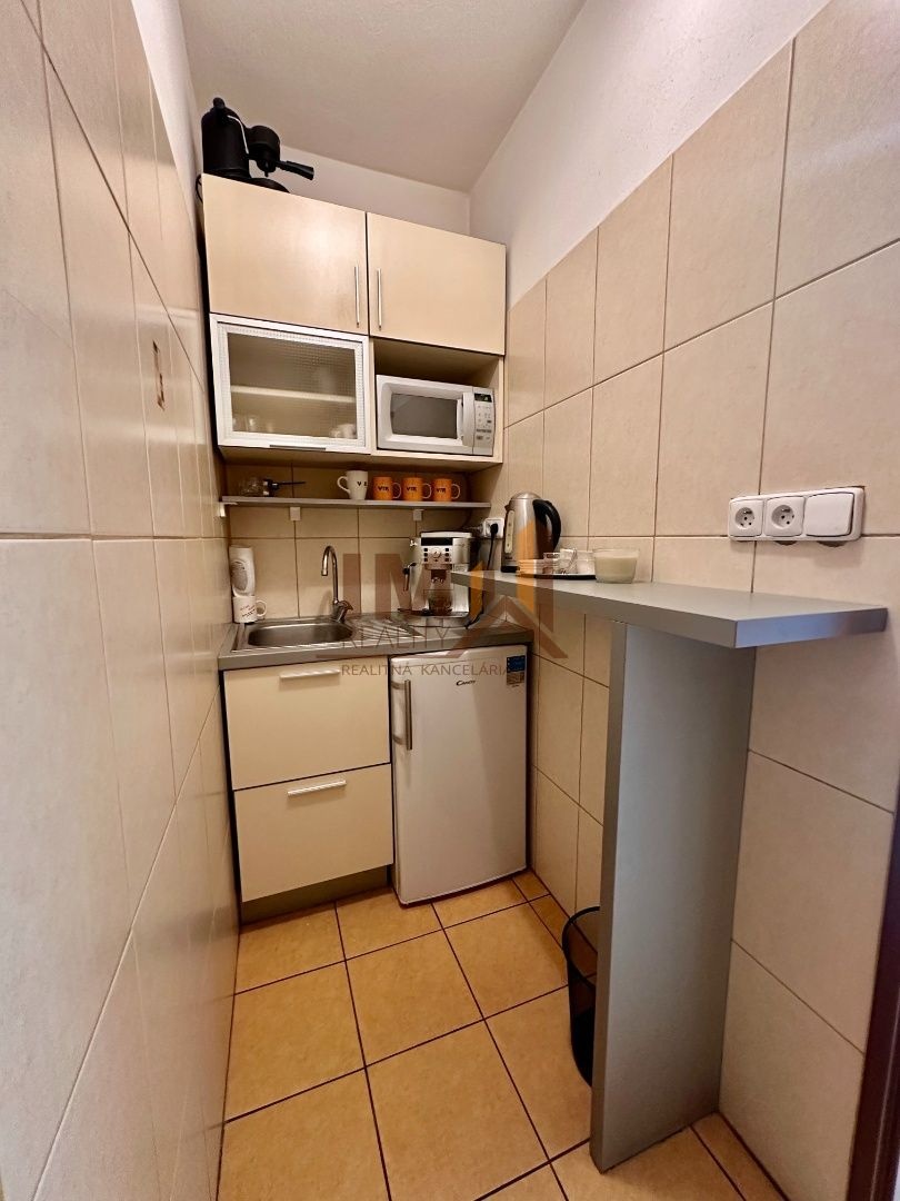 NA PRENÁJOM MODERNÉ KANCELÁRSKE A KOMERČNÉ PRIESTORY - 9