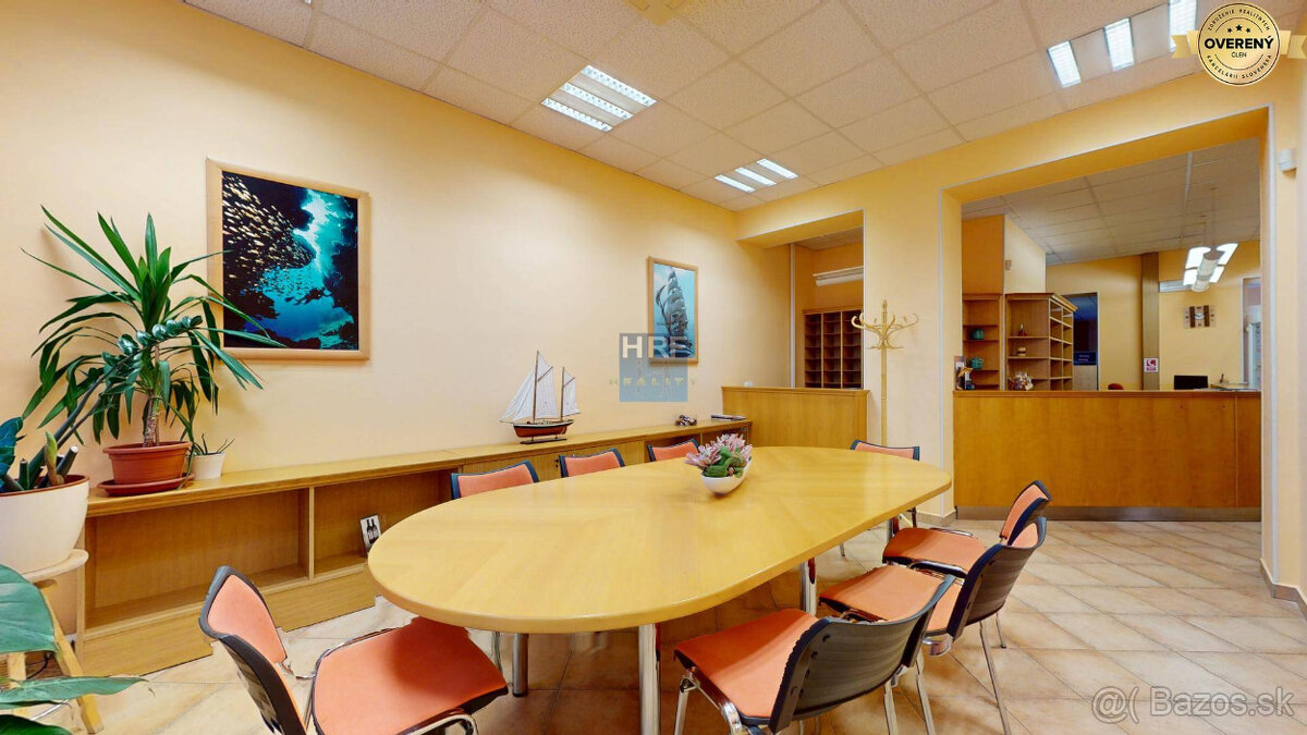 Na predaj administratívna budova v centre mesta Holíč. - 9