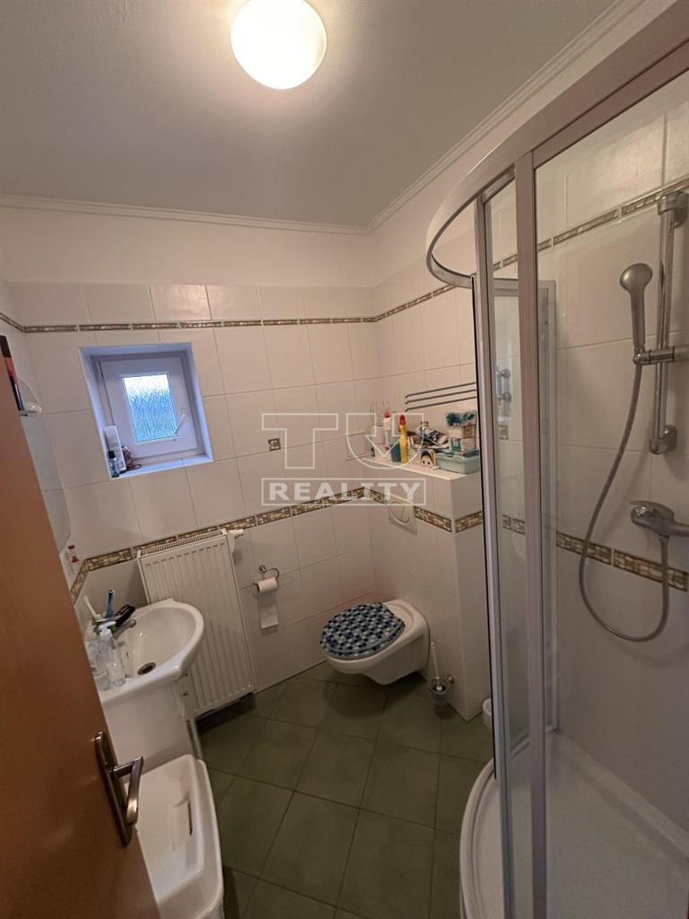 TUreality predáva 5 izbový rodinný dom s garážou v... - 9