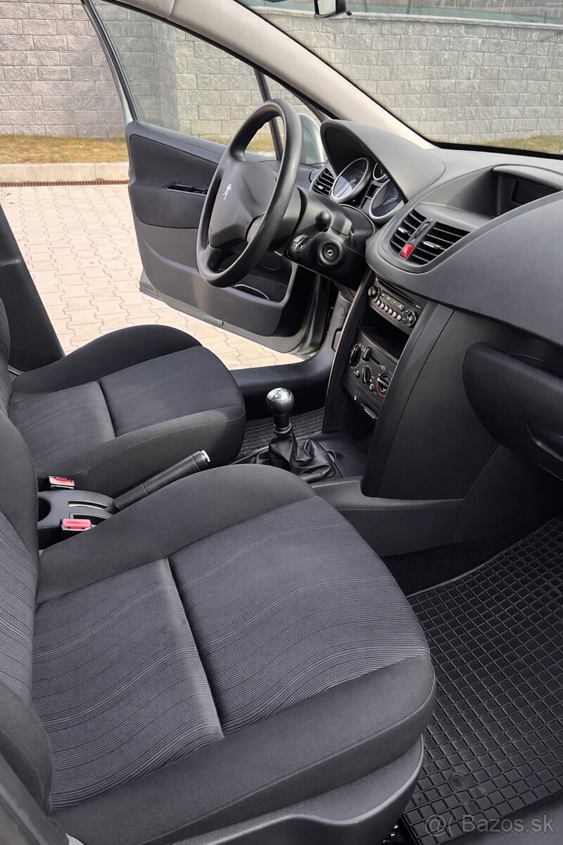 Peugeot 207 1.4 benzín - 9