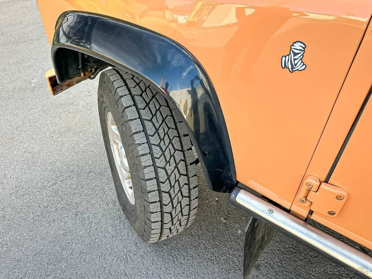 Land Rover Defender 110 2.4 SW SE - 9