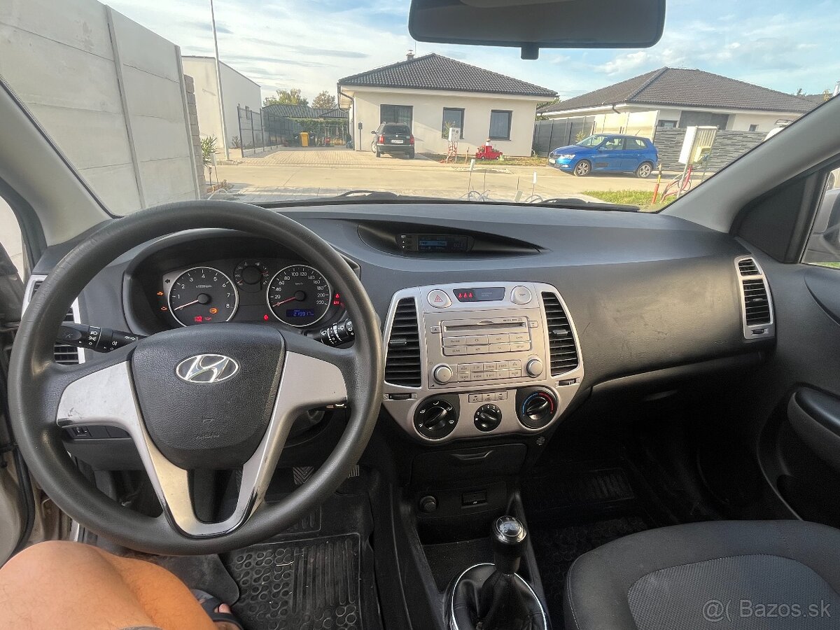 Hyundai i20, 1.2 benzín, r.v. 2011 - 9