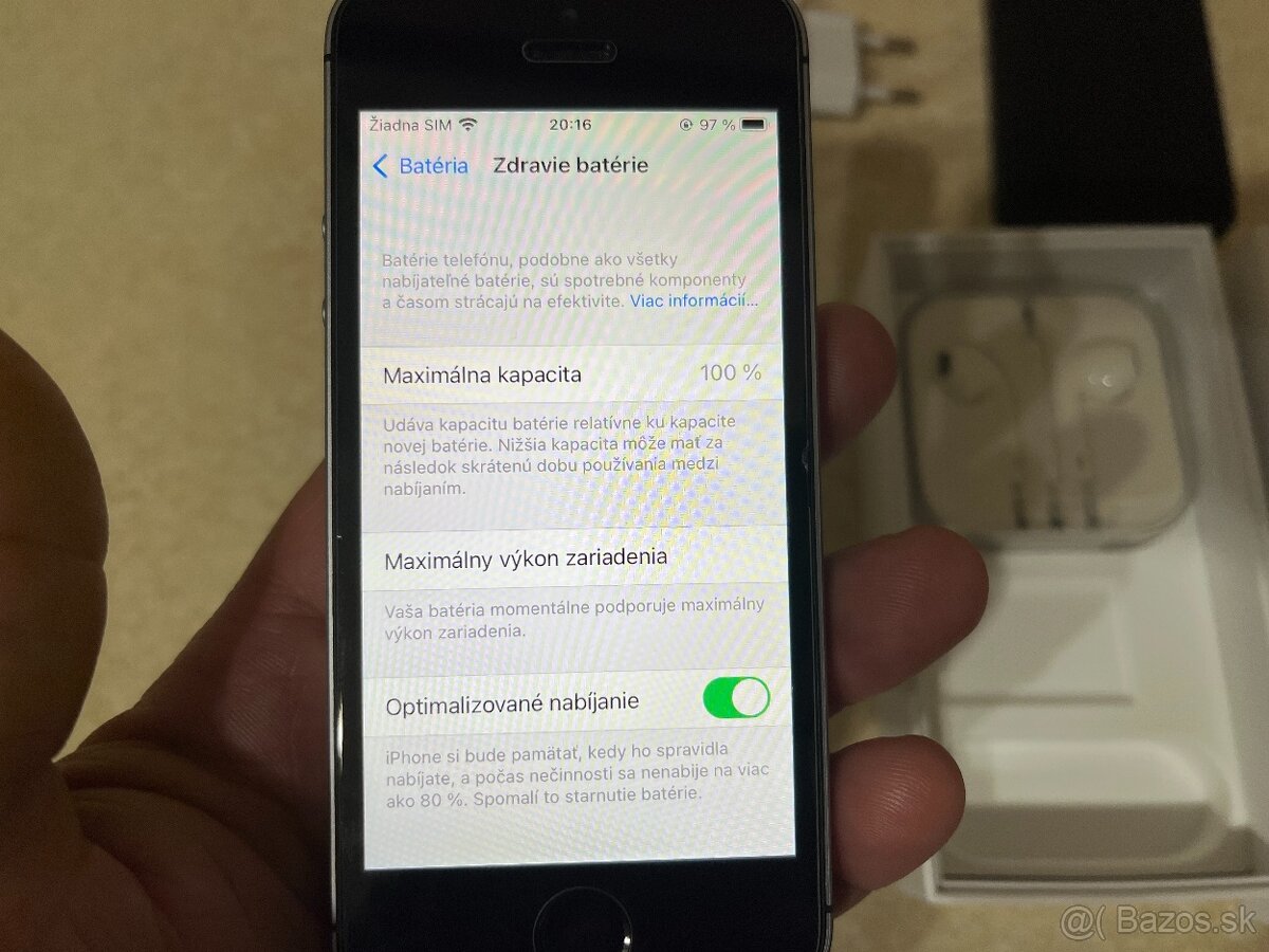 iPhone SE 32GB - TOP STAV - 9