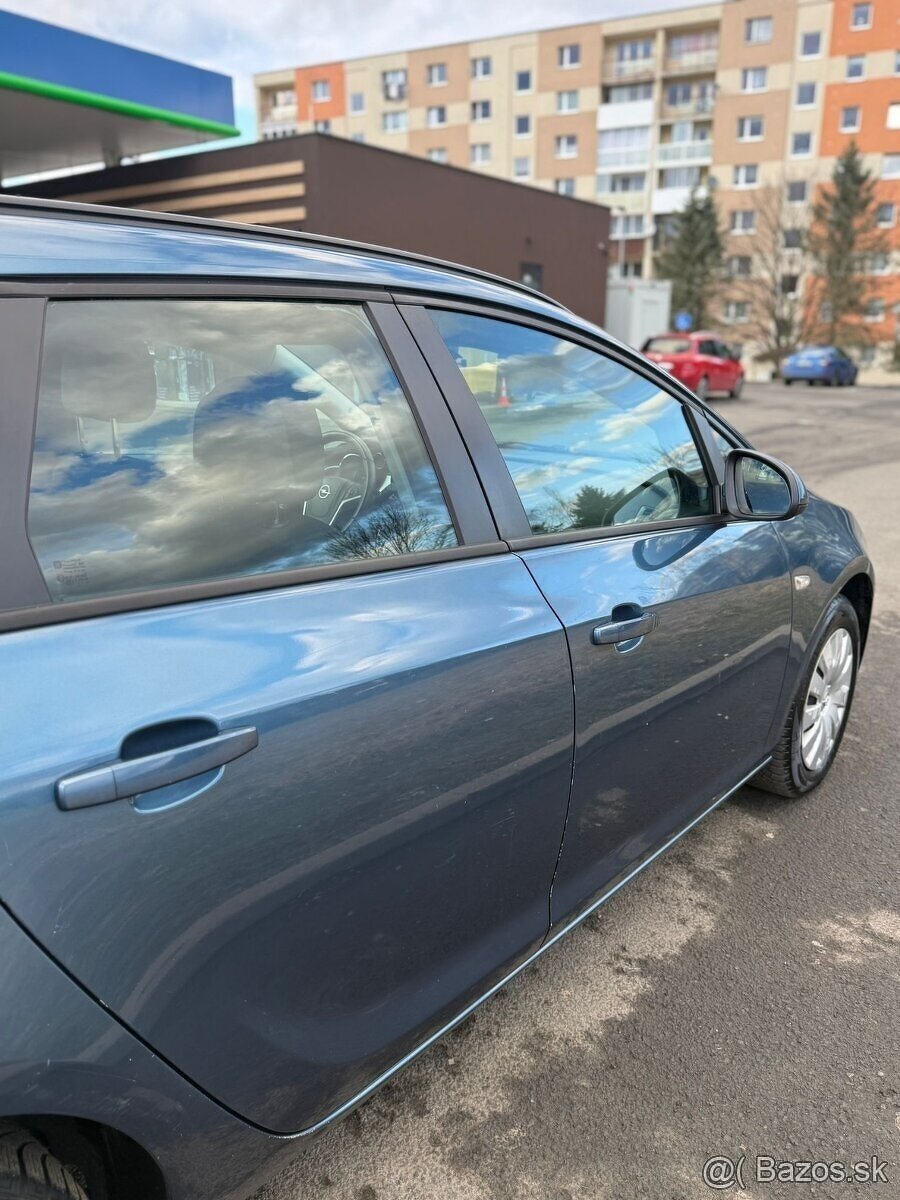 Predám Opel astra j 1.7 CDTI - 9