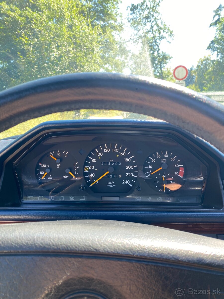 mercedes w123 e220T sportline - 9