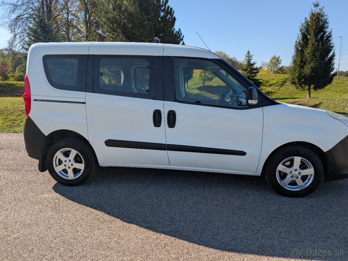 Opel Combo 1.3 cdti 66kw - 9