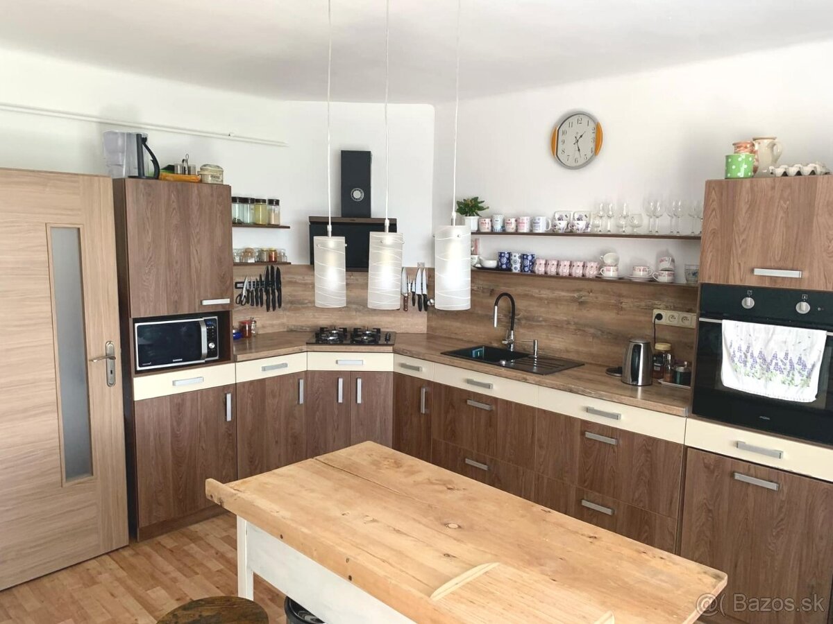 PREDAJ - Rodinný dom v Rožňave - 9
