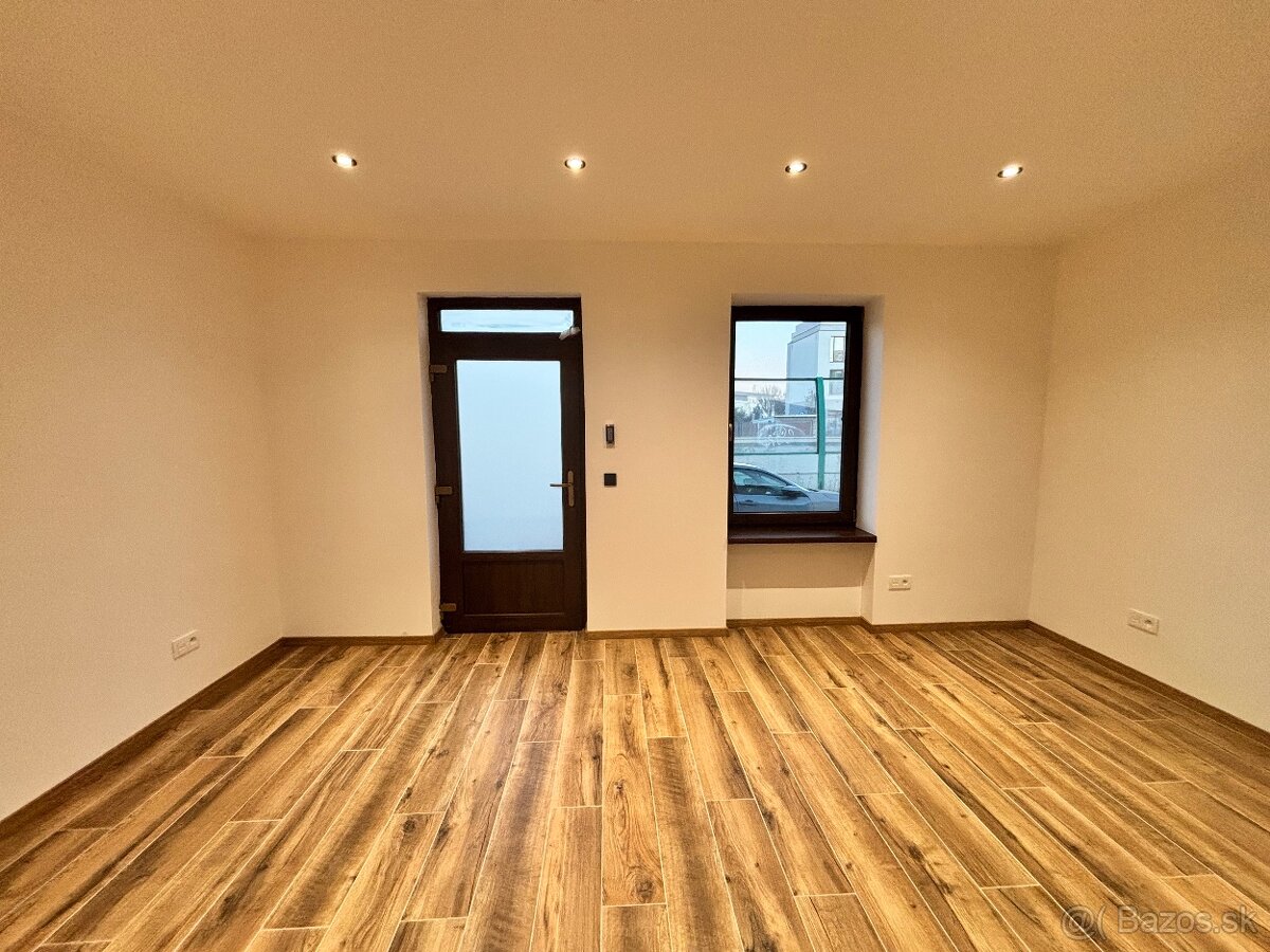 Kancelárske priestory v rodinnom dome - 9