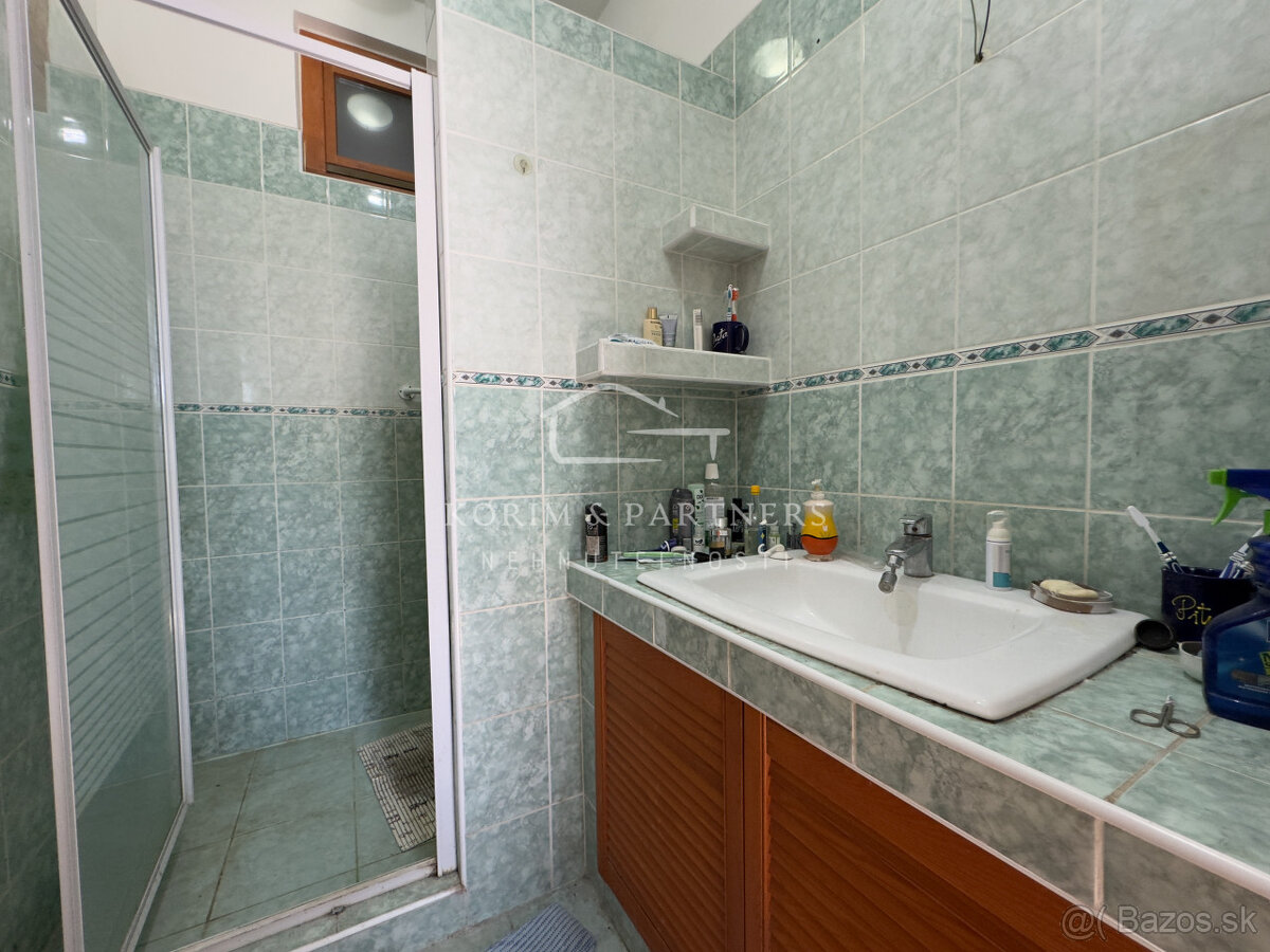 Jedinečný dom na extra veľkom pozemku Kolárovo - 9