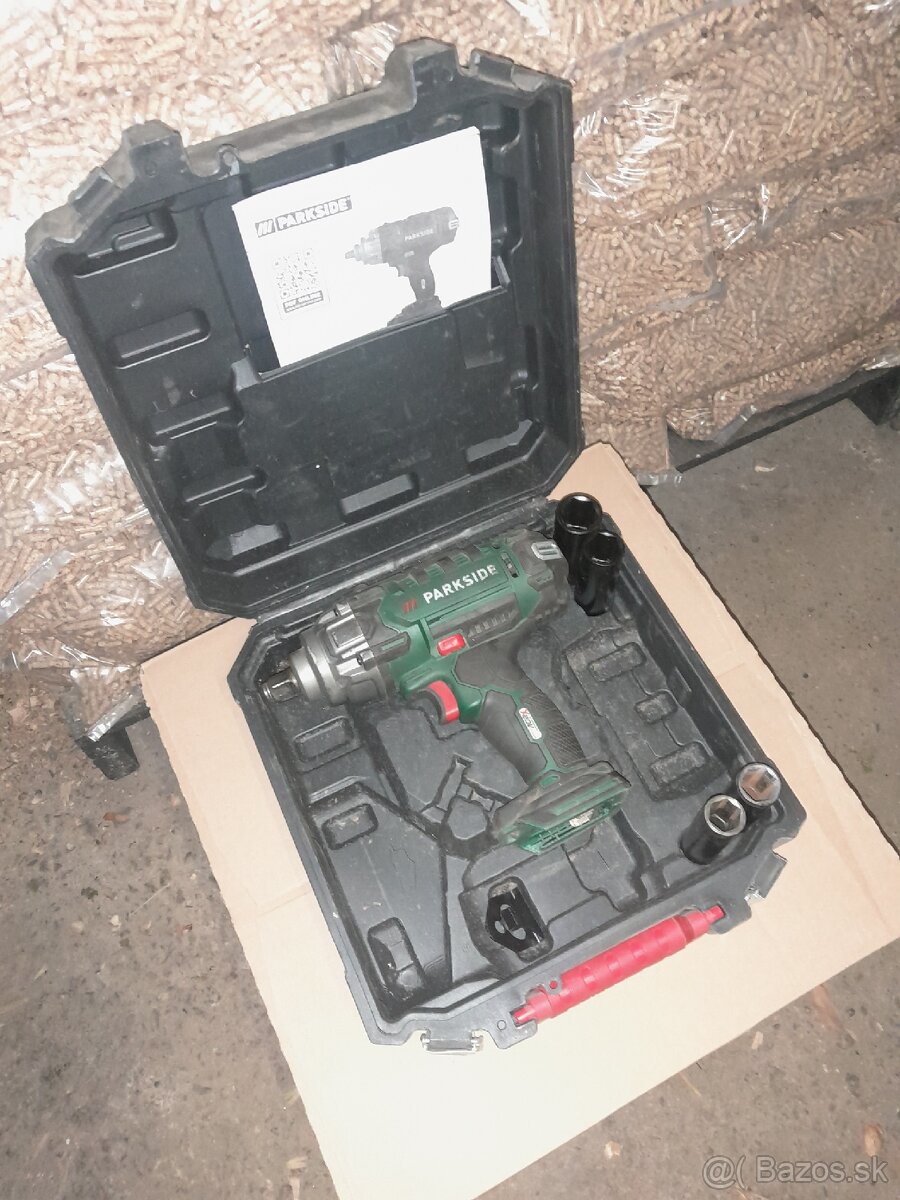 PARKSIDE® Aku rázový uťahovák
- 9