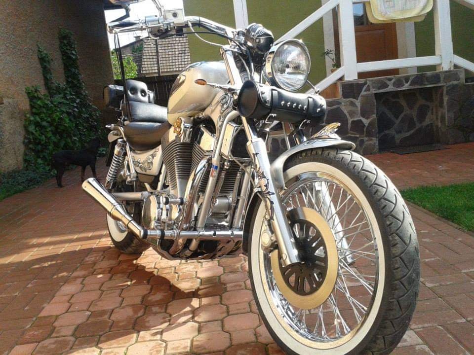 Suzuki Intruder 1400 - 9