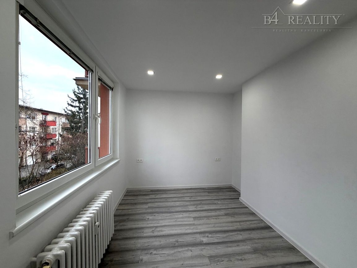 Kompletne zrekonštruovaný 2i byt s KK, 34m2 + balkón, Karpat - 9