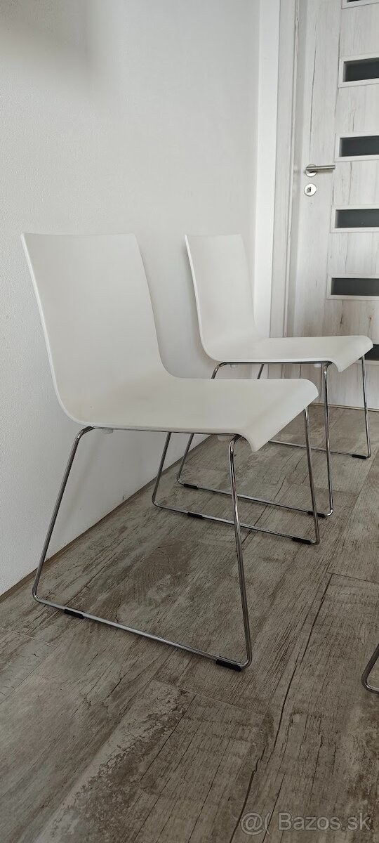 Jedalensky stol so stolickami - 9