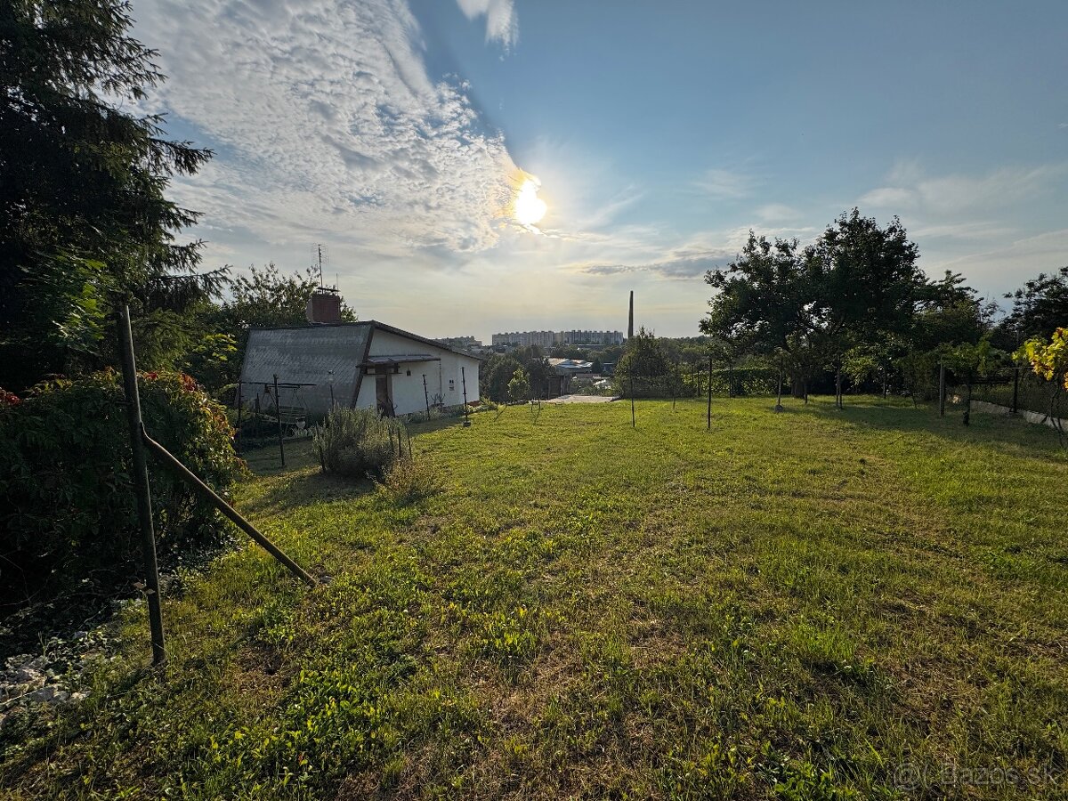 Na predaj murovaná chata s pozemkom 1190 m² - 9