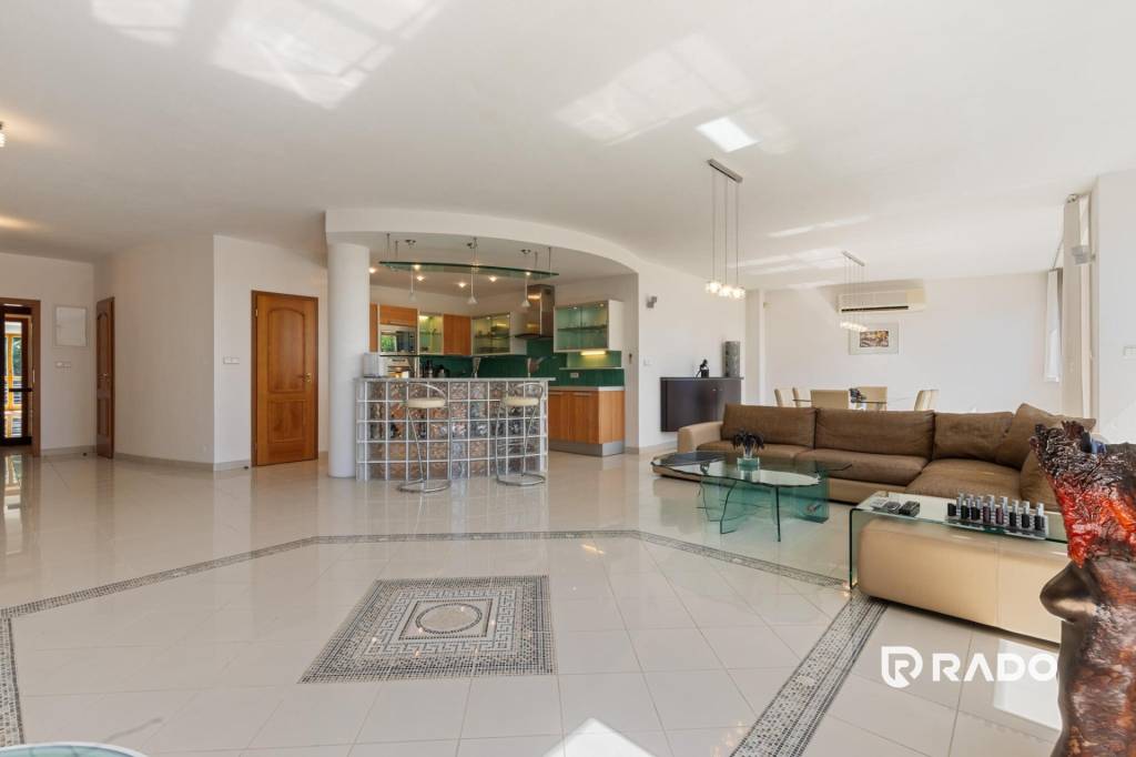 RADO | Staré Mesto | 4i byt 175 m² + 4 balkóny + možnosť 2×  - 9