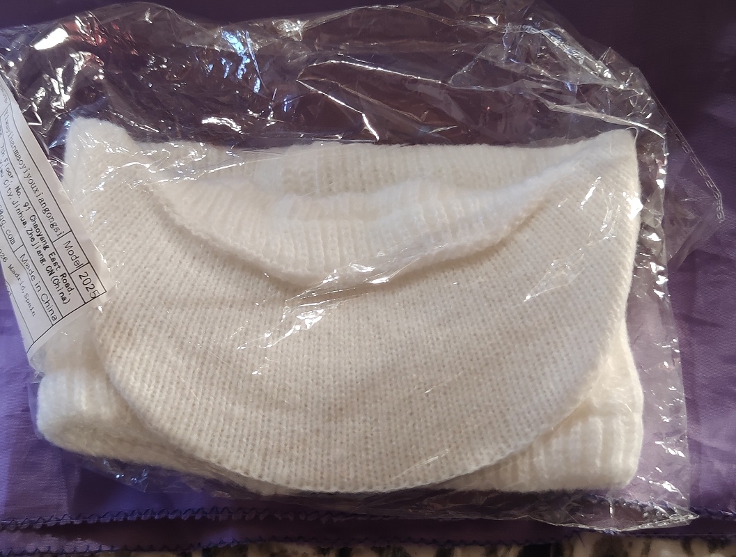 biela zaujímavá čiapka - 9