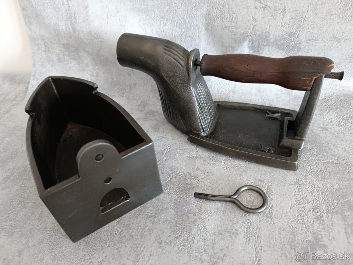 Stará velká orig. atypická žehlička s komínem, 4,69kg TOP - 9