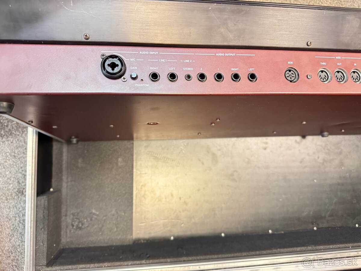 KLAVESY KORG pa4x - 9