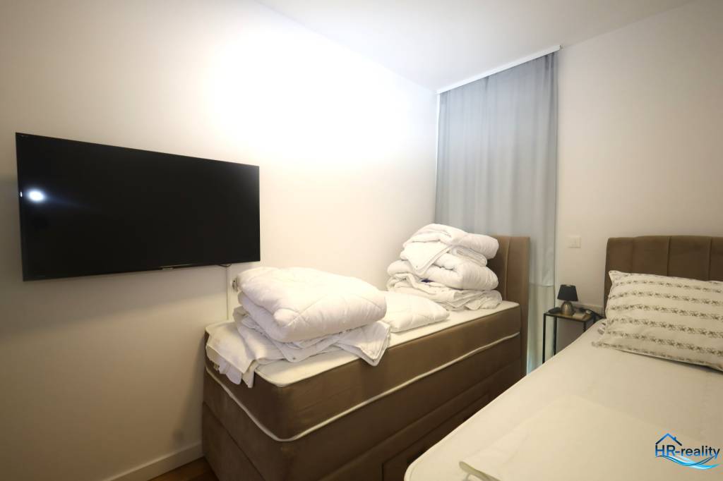 Vodice, Srima – dom s bazénom a strešnou terasou - 9