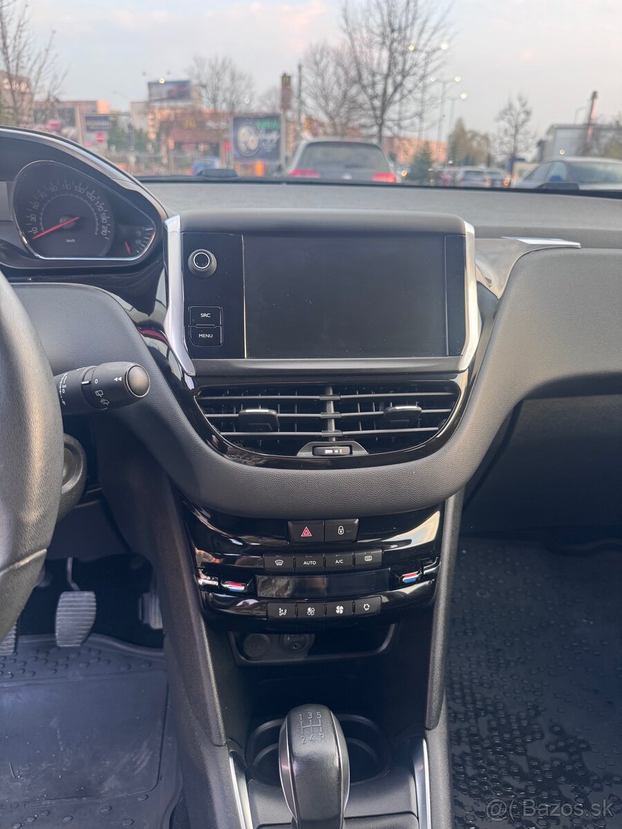 Peugeot 208 - 9