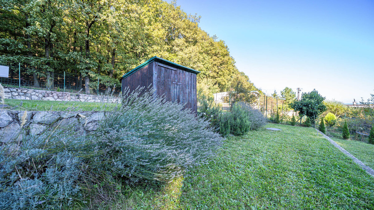 2 pozemky pri lese a krásnym výhľadom v lukratívnej časti Br - 9
