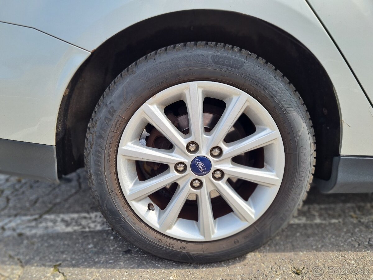 Predám Ford Focus Combi 1.5 TDCi 88Kw 120k M6 r.v. 1/2016 vo - 9