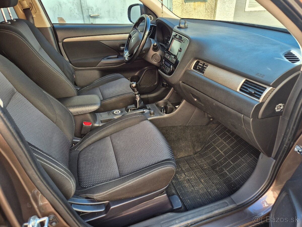 Mitsubishi Outlander 2.2D 4x4 7.miest - 9