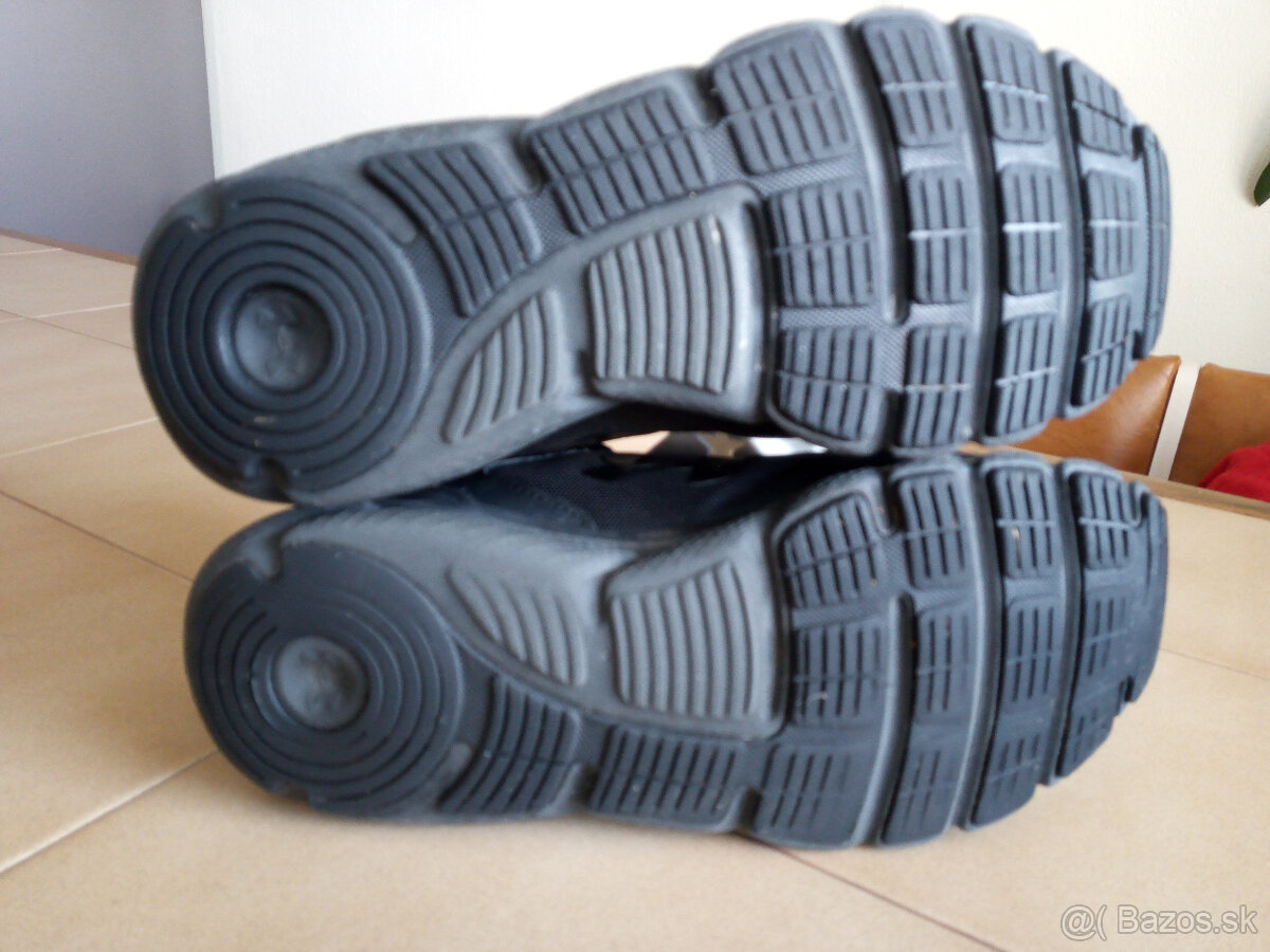 Panske bezecke tenisky UNDER ARMOUR CHargedAssert. - 9