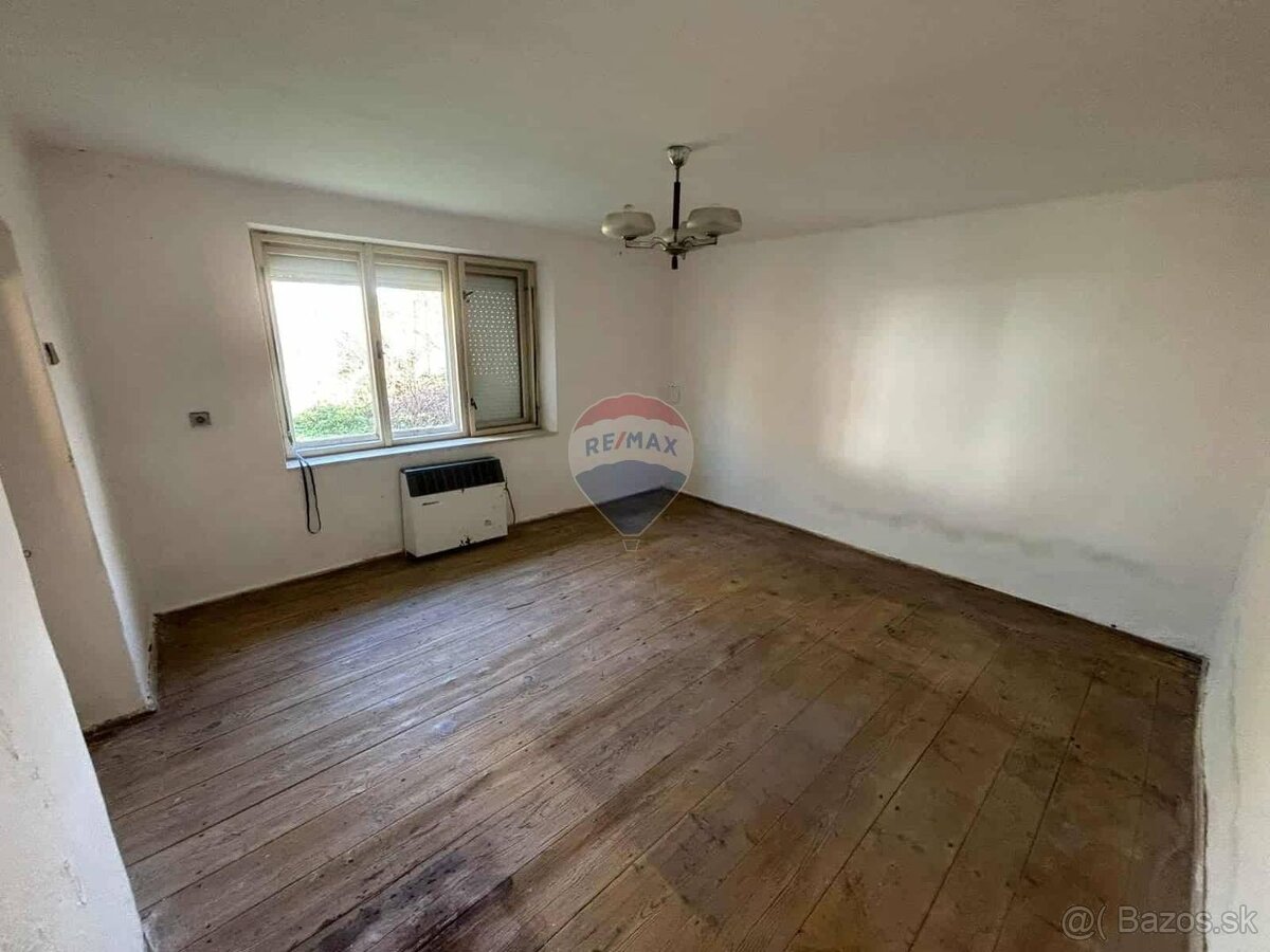 Na predaj rodinný dom / chata v tichej časti Banskej Štiavni - 9