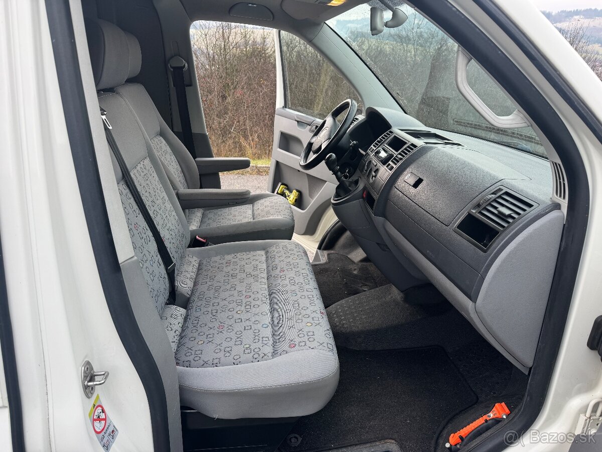 Volkswagen Transporter T5 1,9 TDi 75kW - 9