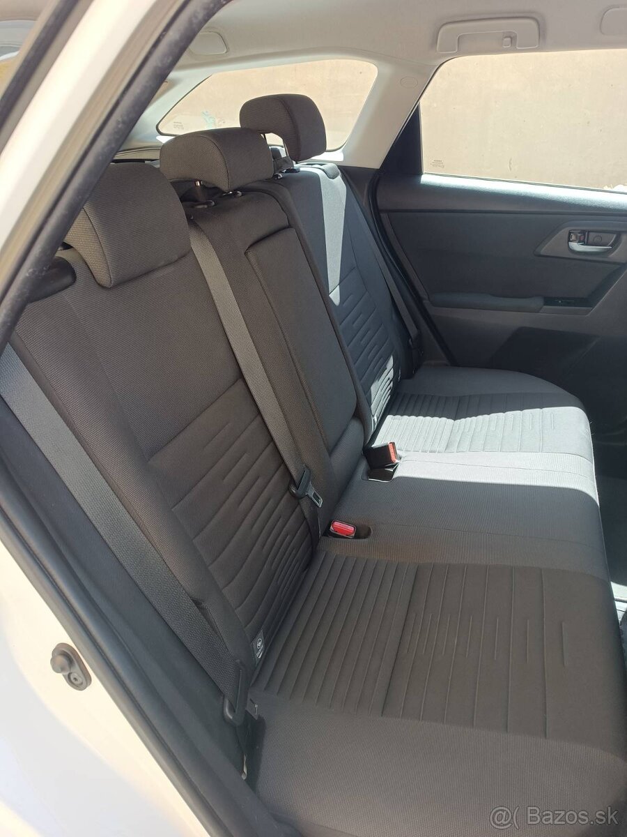 Toyota Auris1,6 benzín combi 2019 - 9