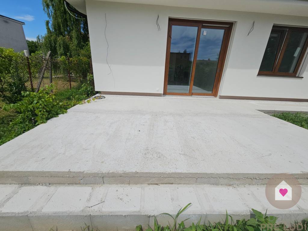 NOVINKA: SKOLAUDOVANÁ NOVOSTAVBA BUNGALOVU-133,5m2, POZEMOK - 9