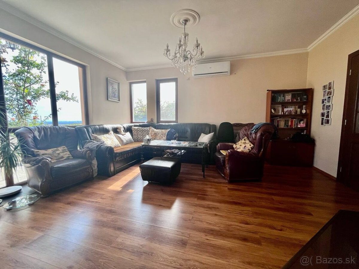 EXKLUZÍVNE Veľký trojposchodový dom s nádherným panoramati - 9