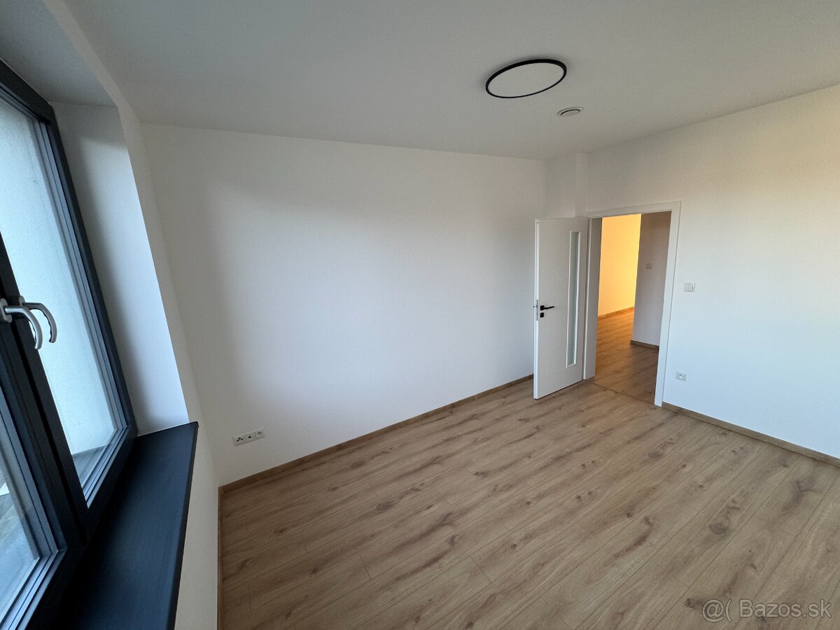 Prenájom moderných obchodných priestorov od 90 m² – Bardejov - 9