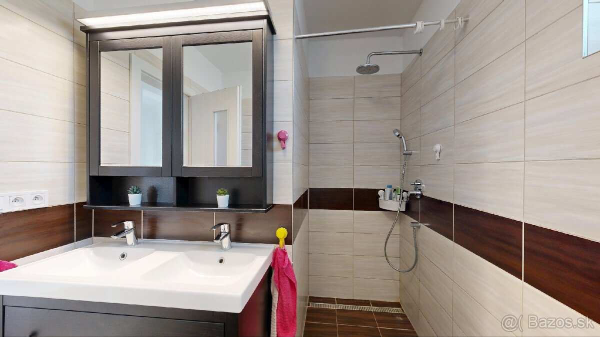 ZNÍŽENÁ CENA KOŠÚTY, moderný a útulný 4-izbový bungalov - 9