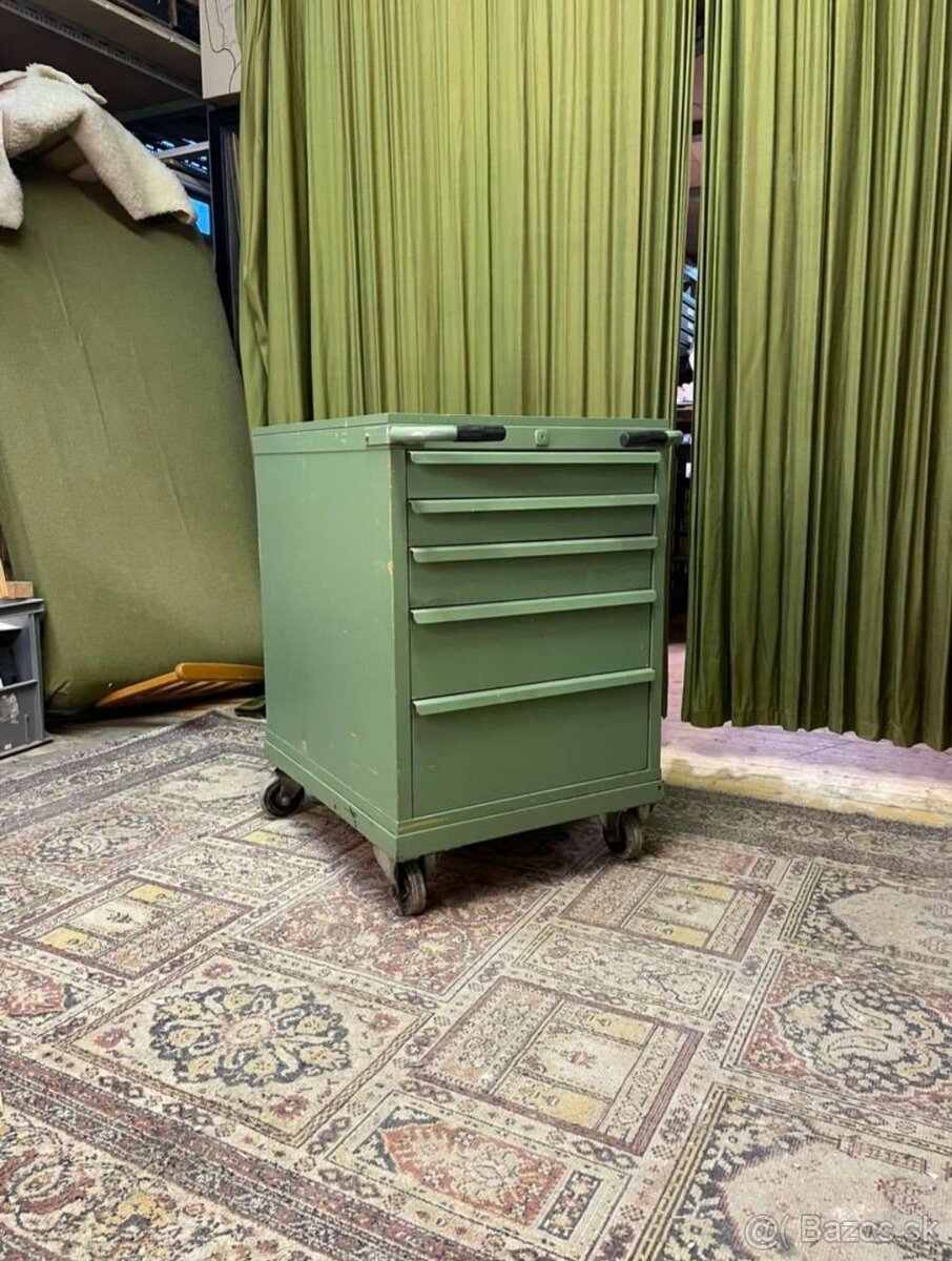 Zásuvková skrinka - 9