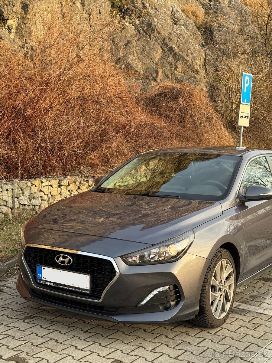 Predám Hyundai i30 fastback 1,4 T-GDi - superstav - 9