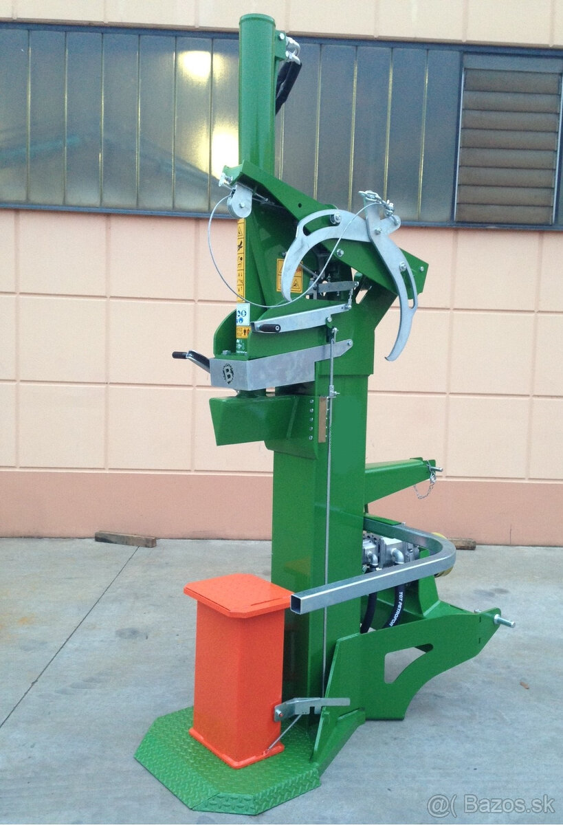 Predám Vertikálnu štiepačku dreva typu Derky. - 9