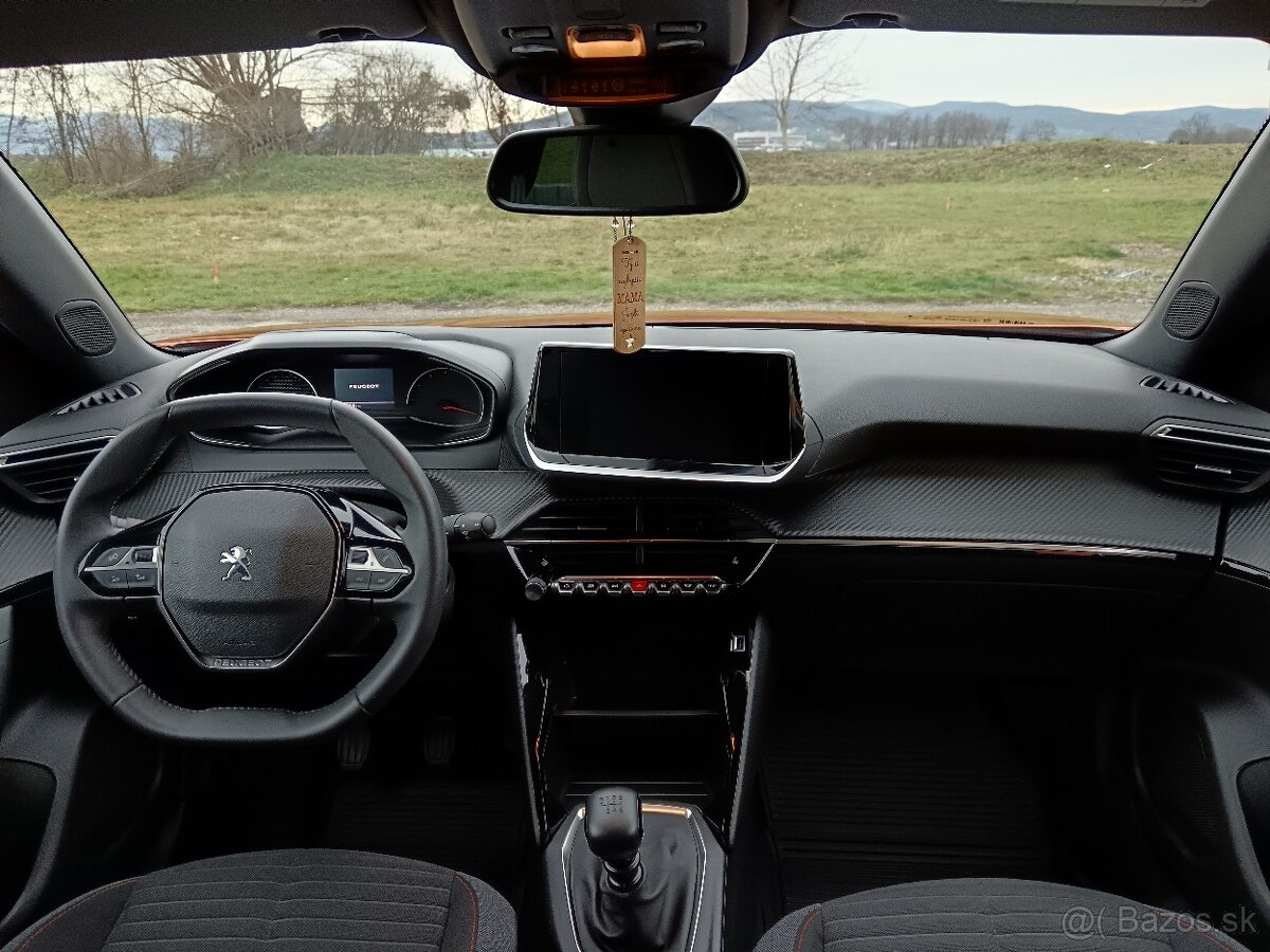 Peuqeot 2008 - 9