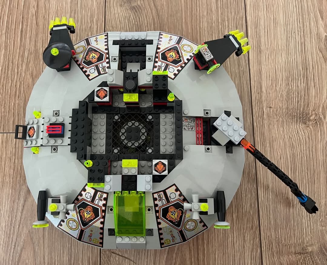 Lego UFO - 9