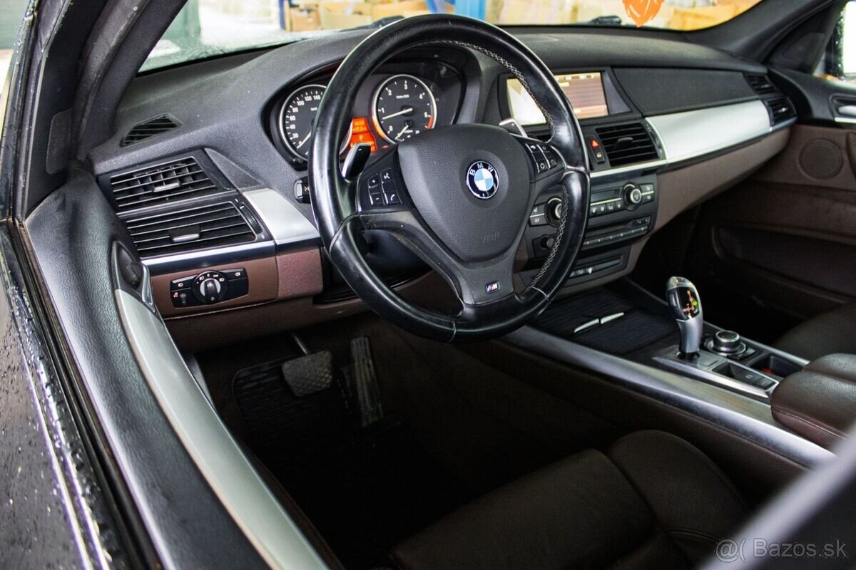 BMW X5 xDrive30d M packet 180kW AT8 - 9